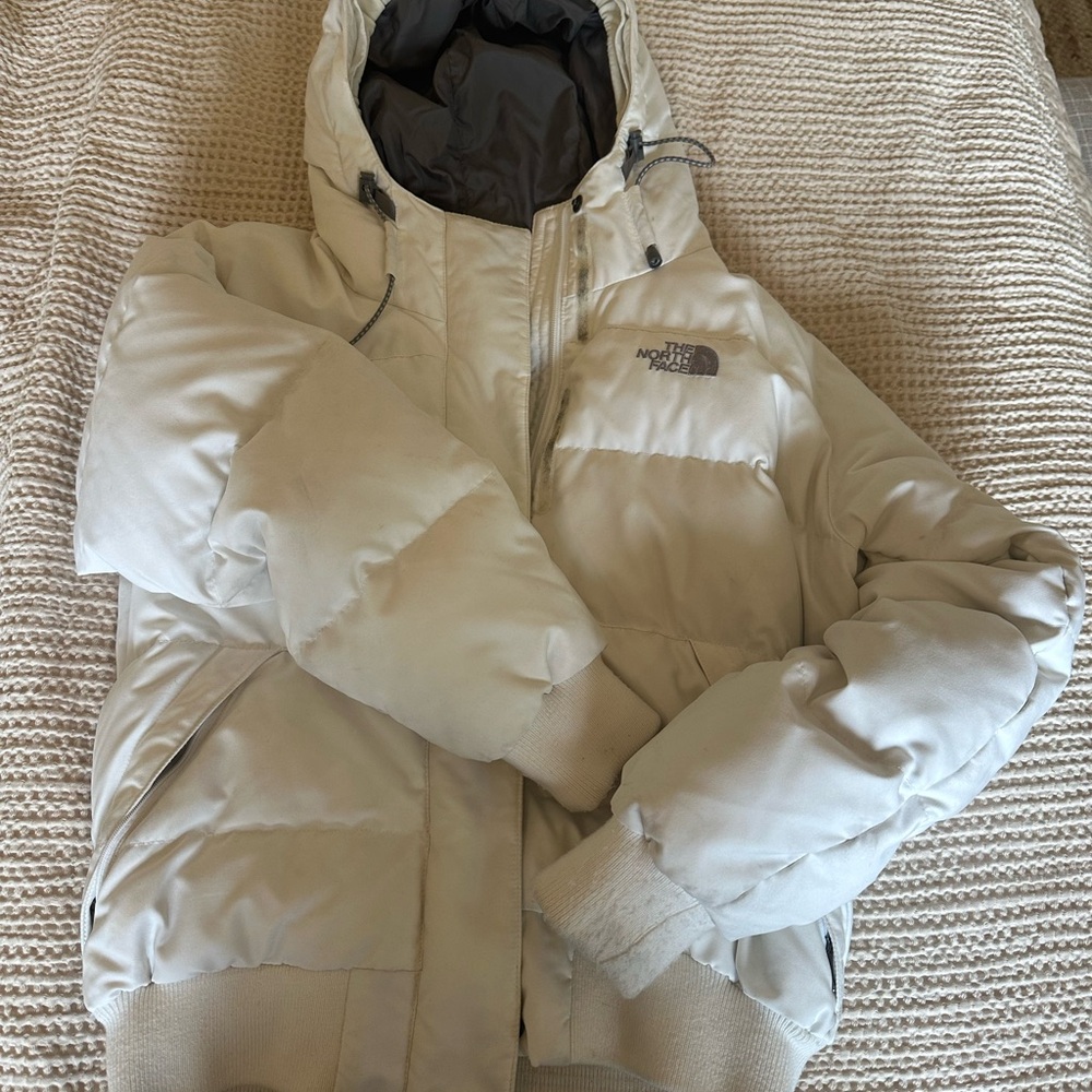 The North Face white hooded 550 puffer with removable fur hood trim